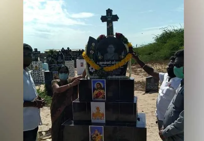 AADHAR CARD THOOTHUKUDI STERLITE PEOPLES INCIDENT SECOND TEAR 